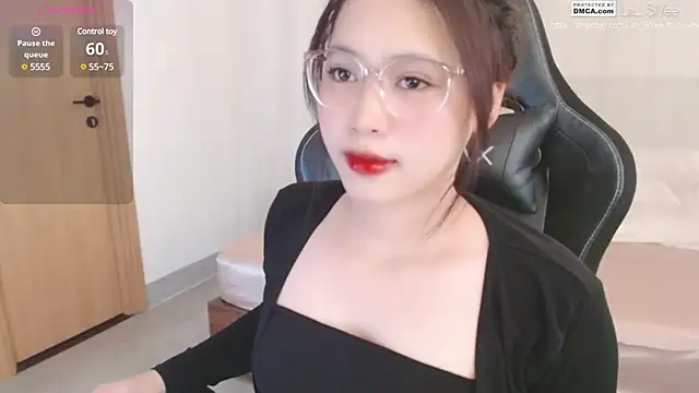 Snapshot of Lin_SiYee chatting on 02/13/25, 05:26 Lin SiYee online show from 02/13/25, 05:26