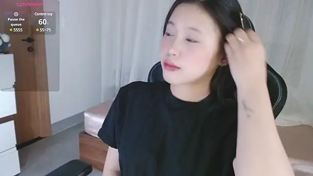 Snapshot of Lin_SiYee chatting on 03/01/25, 01:07 Lin SiYee online show from 03/01/25, 01:07