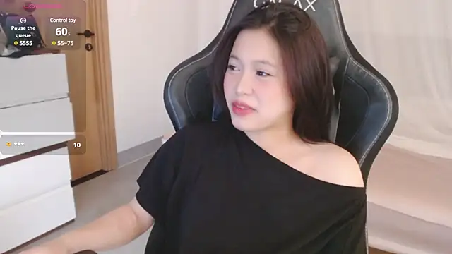 Snapshot of Lin_SiYee chatting on 03/02/25, 06:37 Lin SiYee online show from 03/02/25, 06:37
