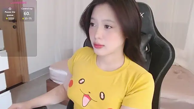 Snapshot of Lin_SiYee chatting on 03/04/25, 06:26 Lin SiYee online show from 03/04/25, 06:26
