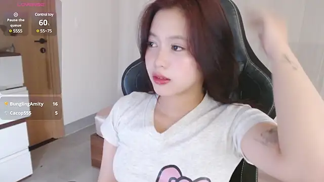 Snapshot of Lin_SiYee chatting on 03/09/25, 05:11 Lin SiYee online show from 03/09/25, 05:11