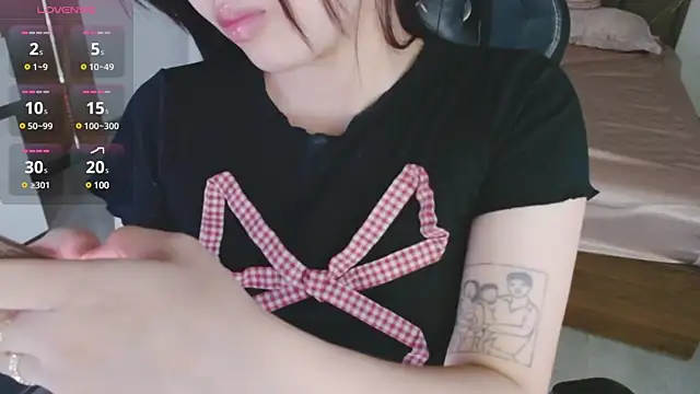 Snapshot of Lin_SiYee chatting on 03/10/25, 02:05 Lin SiYee online show from 03/10/25, 02:05