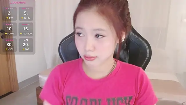 Snapshot of Lin_SiYee chatting on 03/13/25, 05:11 Lin SiYee online show from 03/13/25, 05:11