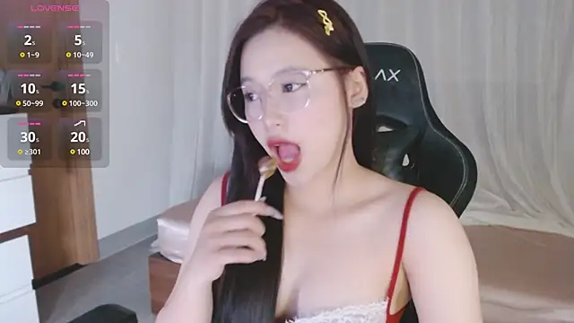 Snapshot of Lin_SiYee chatting on 03/19/25, 02:35 Lin SiYee online show from 03/19/25, 02:35