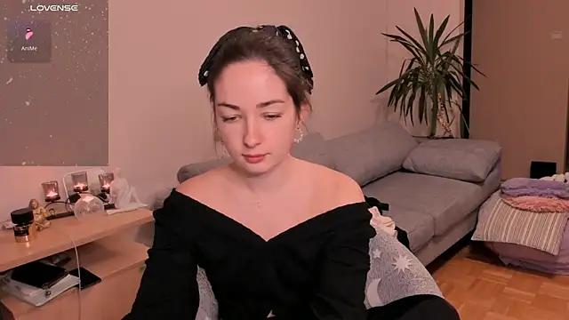 Snapshot of cClandesTina chatting on 12/21/24, 03:42 cClandesTina online show from 12/21/24, 03:42