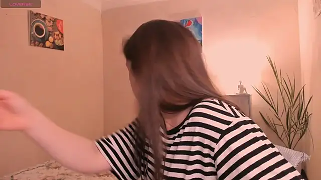 Snapshot of cClandesTina chatting on 10/14/25, 03:57 cClandesTina online show from 10/14/25, 03:57