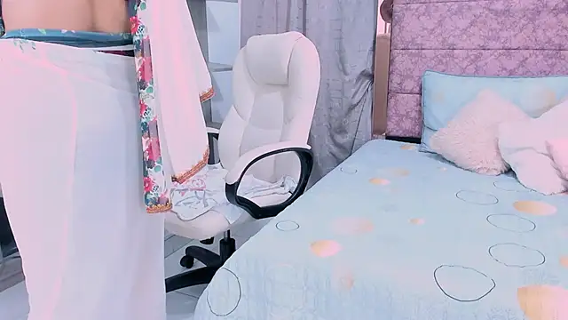  Lakshmi hotx online show from 02/17/25, 12:16