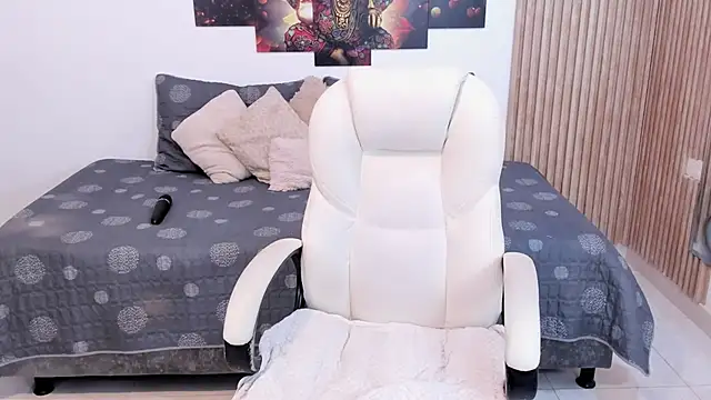  Lakshmi hotx online show from 10/30/25, 07:03