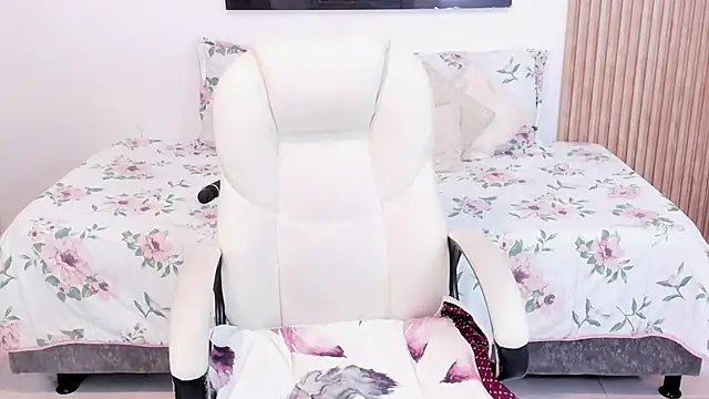  Lakshmi hotx online show from 11/05/25, 07:03