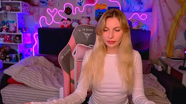 Maria Hunt online show from 10/15/25, 05:29