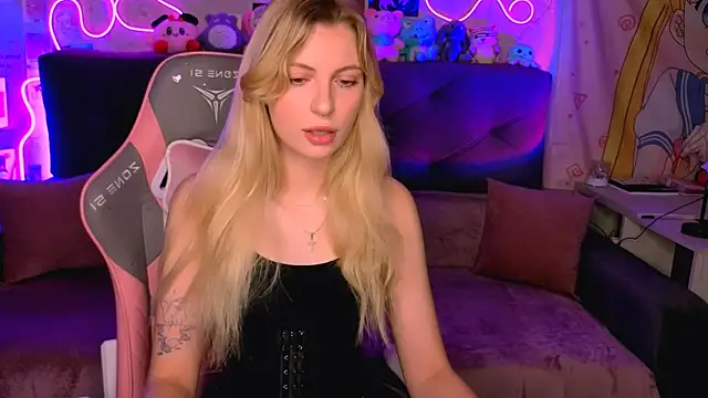 Maria Hunt online show from 10/22/25, 02:23