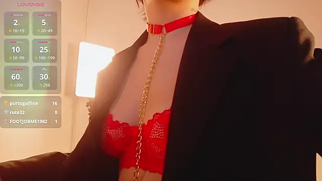 littleebluee online show from 10/31/25, 02:56