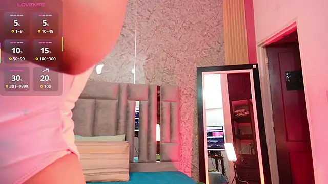 littleebluee online show from 11/16/25, 12:33