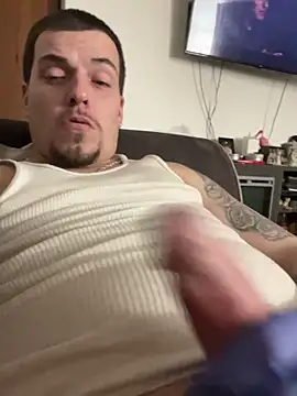 Snapshot of joeycbigcock chatting on 02/24/25, 05:33 joeycbigcock online show from 02/24/25, 05:33