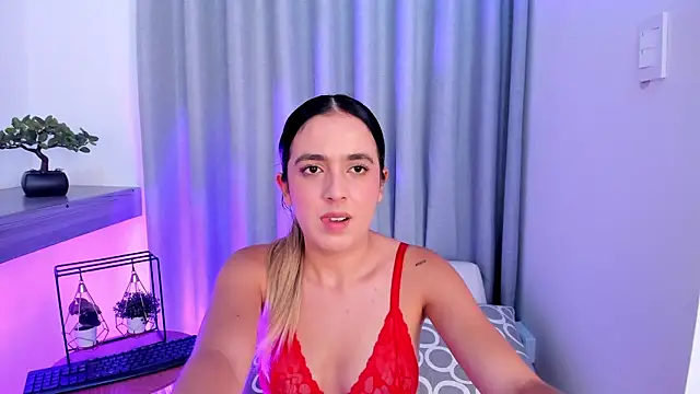 Snapshot of Lucyortiz_ chatting on 01/08/25, 08:18 Lucyortiz online show from 01/08/25, 08:18