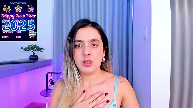 Snapshot of Lucyortiz_ chatting on 01/11/25, 04:25 Lucyortiz online show from 01/11/25, 04:25