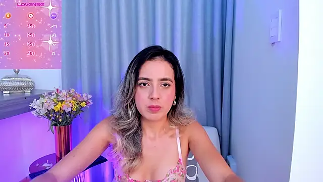 Snapshot of Lucyortiz_ chatting on 02/03/25, 06:49 Lucyortiz online show from 02/03/25, 06:49
