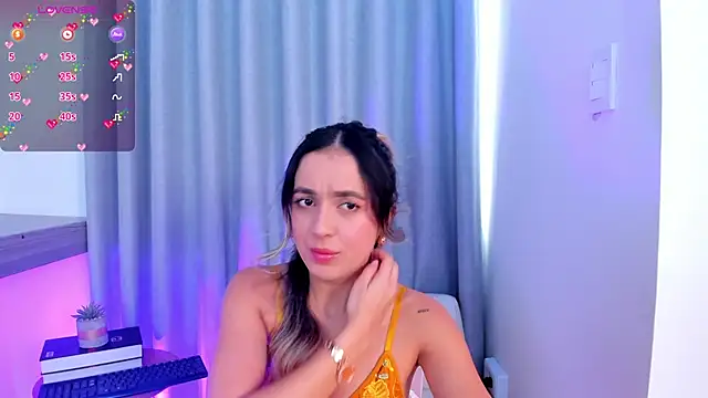 Snapshot of Lucyortiz_ chatting on 03/11/25, 06:30 Lucyortiz online show from 03/11/25, 06:30