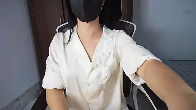 Lunobaby 204 online show from 10/29/25, 01:52