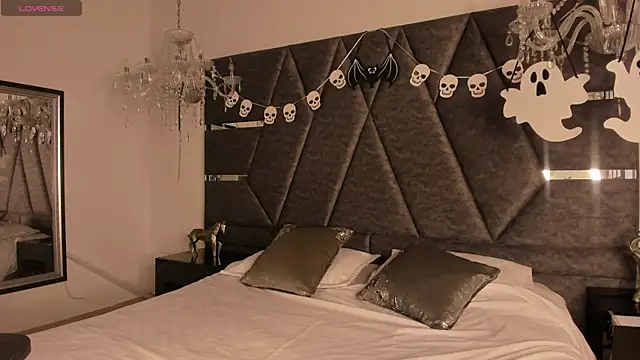 IsabellaGrey19 online show from 10/28/25, 08:00