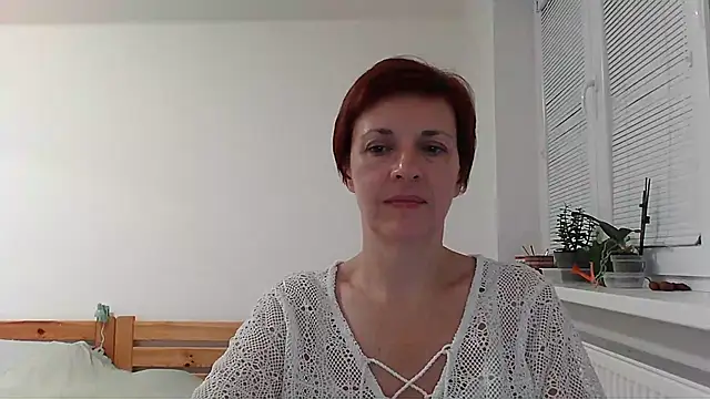 Snapshot of LoraLoraMay chatting on 10/20/25, 04:51 LoraLoraMay online show from 10/20/25, 04:51