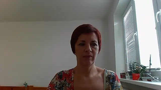 Snapshot of LoraLoraMay chatting on 10/26/25, 11:38 LoraLoraMay online show from 10/26/25, 11:38