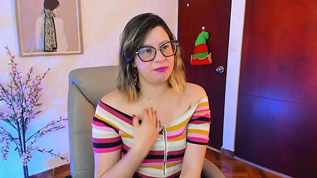 Chanelll Taylorr  online show from 11/22/25, 10:36