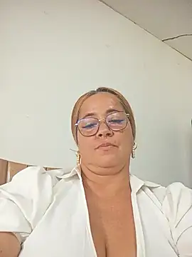 natally ross21 online show from 10/25/25, 02:02