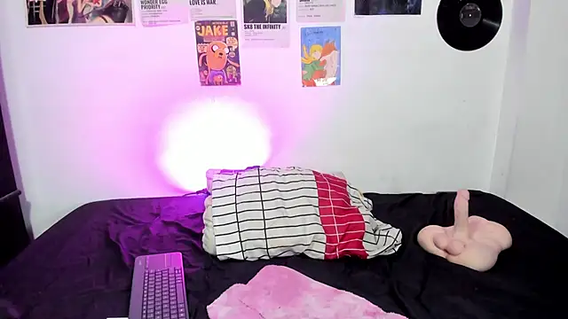 Naomi-Haruno online show from 10/17/25, 01:42