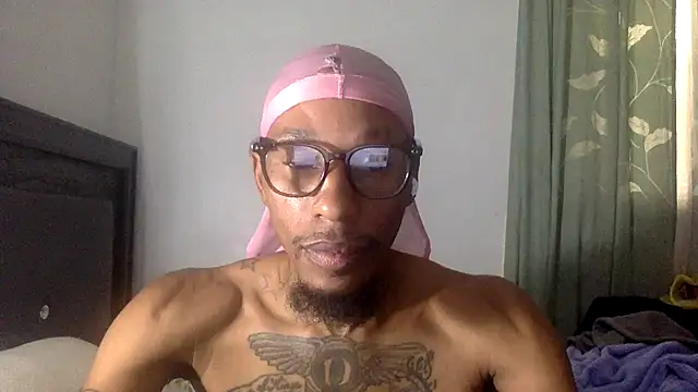 Snapshot of KingDerRico chatting on 10/12/25, 06:18 KingDerRico online show from 10/12/25, 06:18