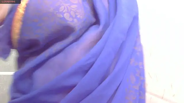 Snapshot of Gulaboo_bhabi chatting on 10/28/25, 09:35 Gulaboo bhabi online show from 10/28/25, 09:35