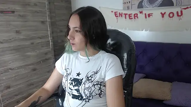 Snapshot of xlunna chatting on 12/12/24, 02:33 xlunna online show from 12/12/24, 02:33