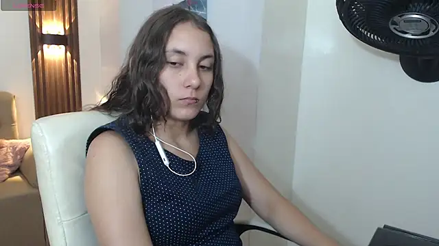 xlunna online show from 10/11/25, 03:54