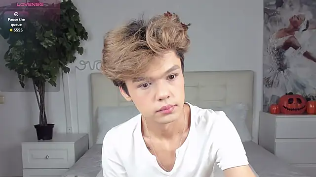 Felix Rey online show from 11/06/25, 01:45