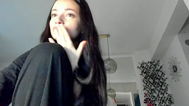 Snapshot of IreneVON chatting on 12/13/24, 04:00 IreneVON online show from 12/13/24, 04:00