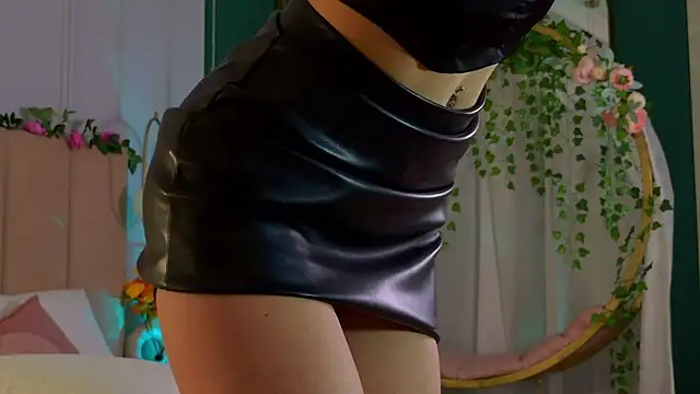 Eva Natsumi online show from 12/05/24, 09:06