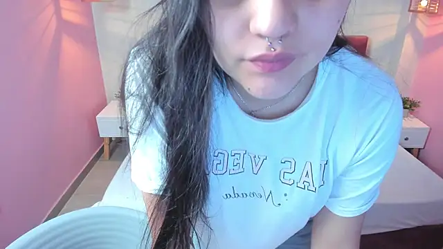 Snapshot of Lili_Monroy chatting on 02/18/25, 12:49 Lili Monroy online show from 02/18/25, 12:49
