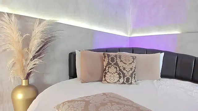 Nicol Lopez 1 online show from 11/15/25, 09:00