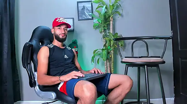 Snapshot of Damian_022 chatting on 12/05/24, 12:11 Damian 022 online show from 12/05/24, 12:11