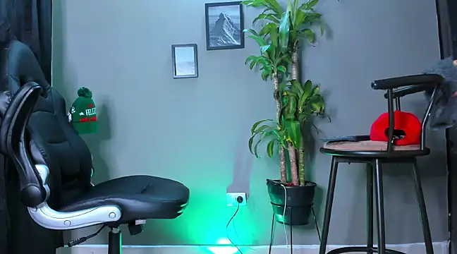 Snapshot of Damian_022 chatting on 12/06/24, 03:44 Damian 022 online show from 12/06/24, 03:44