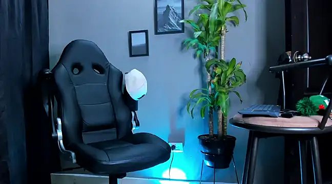 Snapshot of Damian_022 chatting on 12/21/24, 06:23 Damian 022 online show from 12/21/24, 06:23