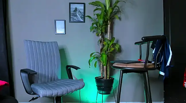 Snapshot of Damian_022 chatting on 01/09/25, 01:39 Damian 022 online show from 01/09/25, 01:39