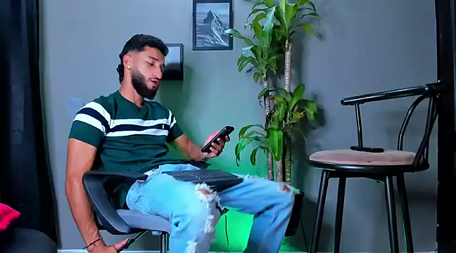 Snapshot of Damian_022 chatting on 01/11/25, 04:38 Damian 022 online show from 01/11/25, 04:38