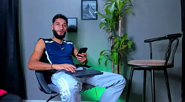 Snapshot of Damian_022 chatting on 01/11/25, 11:46 Damian 022 online show from 01/11/25, 11:46