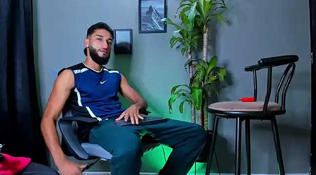 Snapshot of Damian_022 chatting on 01/12/25, 05:45 Damian 022 online show from 01/12/25, 05:45