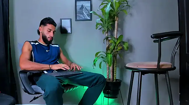 Snapshot of Damian_022 chatting on 01/12/25, 05:33 Damian 022 online show from 01/12/25, 05:33