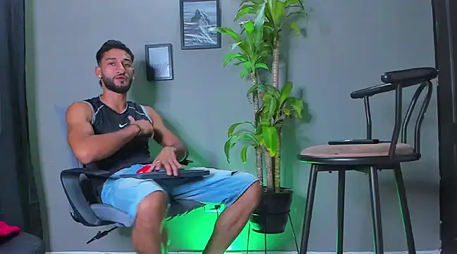 Snapshot of Damian_022 chatting on 02/12/25, 04:54 Damian 022 online show from 02/12/25, 04:54