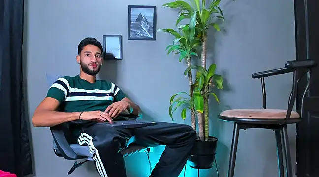 Snapshot of Damian_022 chatting on 02/19/25, 09:25 Damian 022 online show from 02/19/25, 09:25