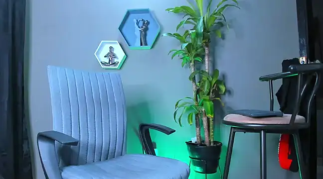 Snapshot of Damian_022 chatting on 02/21/25, 12:38 Damian 022 online show from 02/21/25, 12:38