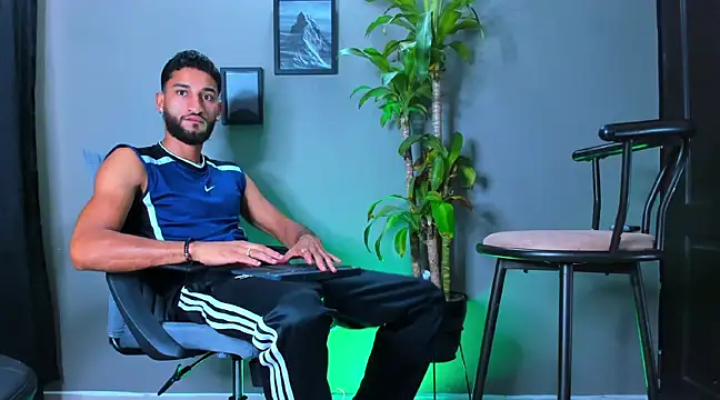 Snapshot of Damian_022 chatting on 02/26/25, 01:41 Damian 022 online show from 02/26/25, 01:41